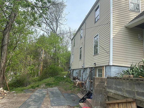 4th image of 2236 View St