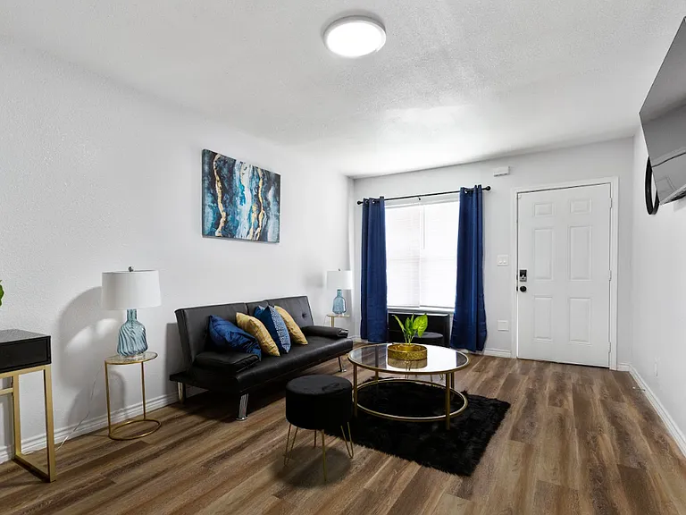 2402 Berry St #7 — Photo 7