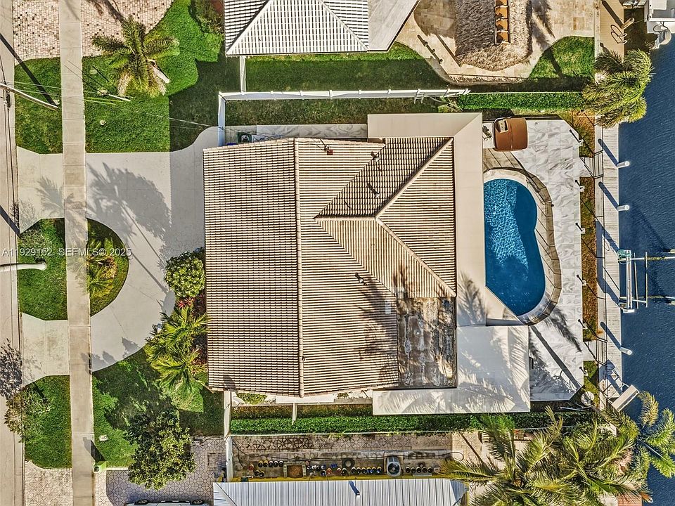 1st image of 440 SE 8th Ave #0