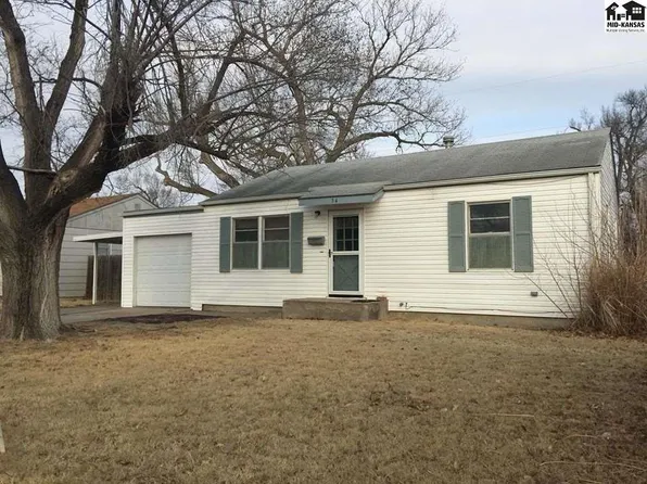 34 Halsey Dr, Hutchinson, KS 67502