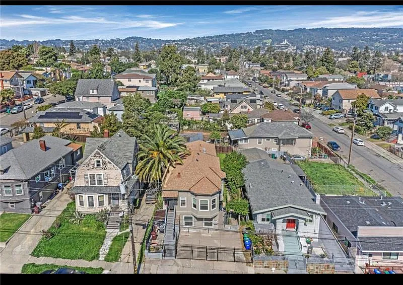5 bed, 2364 sqft, $3,500 — Photo 1