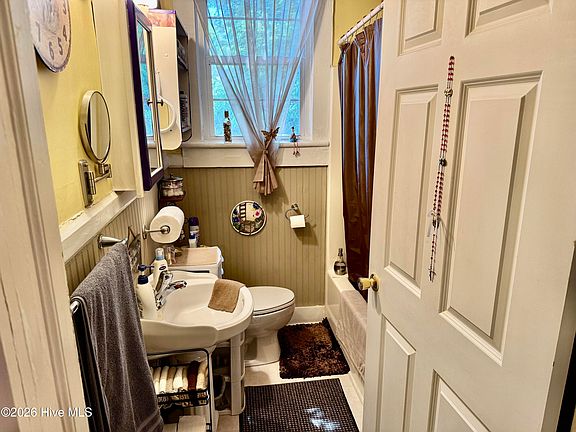 5th image of 608 E Mulberry Street