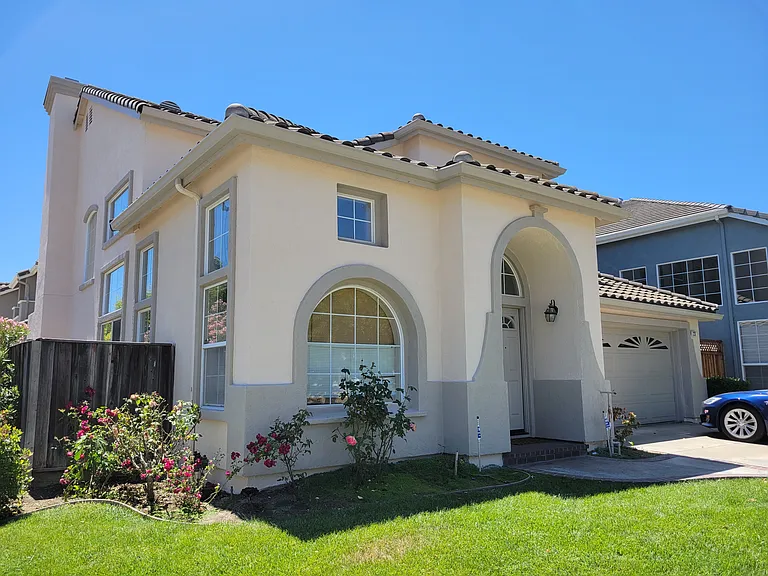 220 Primrose Dr — Photo 3