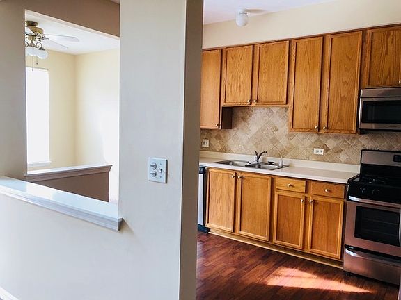 4th image of 2947 White Thorn Cir #4