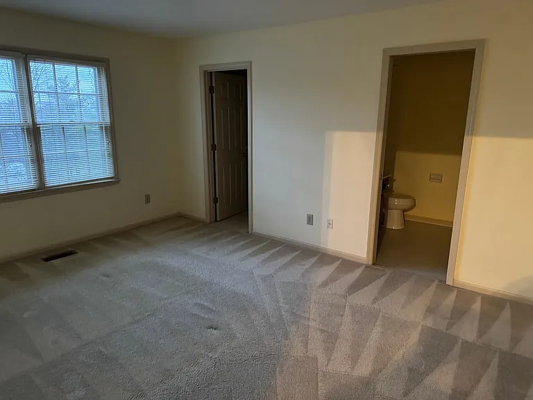 240 Chippendale Cir — Photo 9