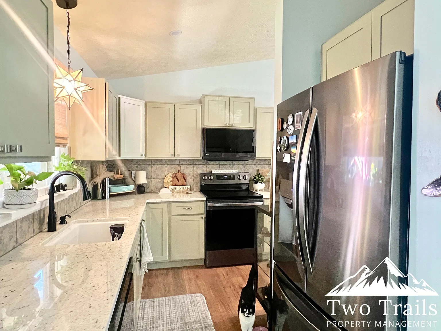 2 bed, 949 sqft, $1,800 — Photo 2