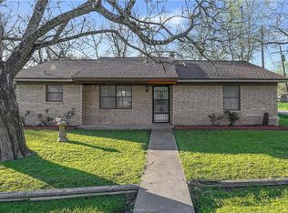 711 E Dickson St, Navasota, TX 77868