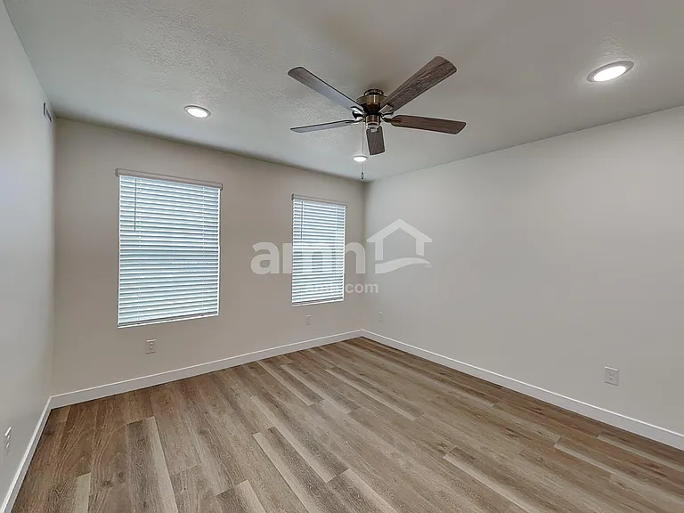 1284 W Mahogany St — Photo 9