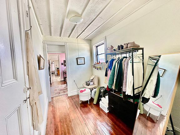 4th image of 319 8th St APT 4R