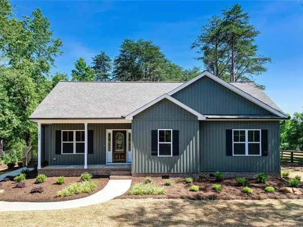 1402 Walnut St, Reidsville, NC 27320