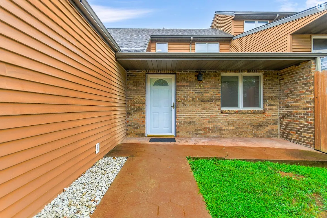 3 bed, 2.5 bath, $2,027 — Photo 3
