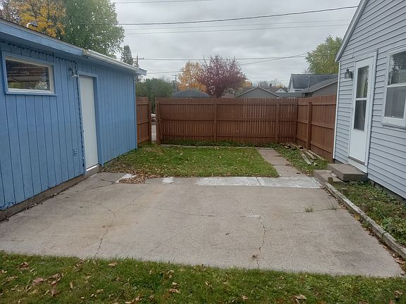 3rd image of 801 Cottage St