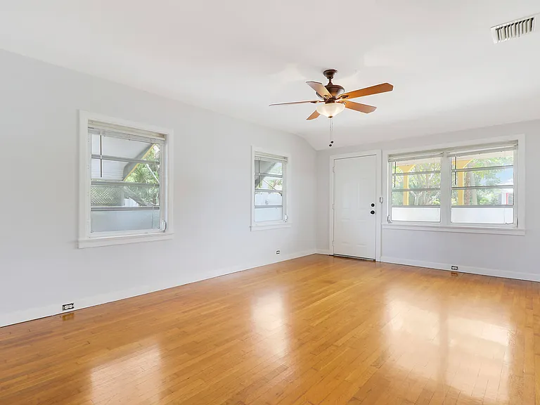 412 N K St — Photo 8