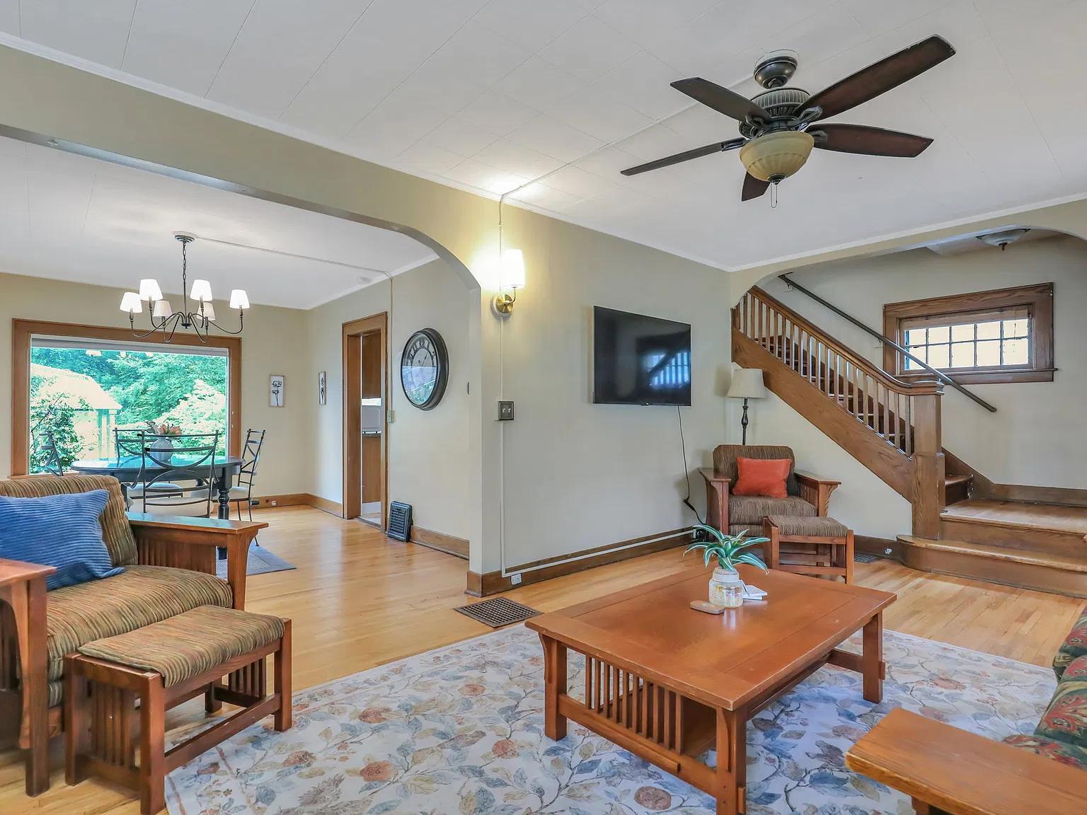 Craftsman Home in Lansing King Size Bed Office — Photo 2