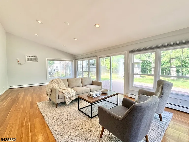15 Nestro Rd — Photo 5