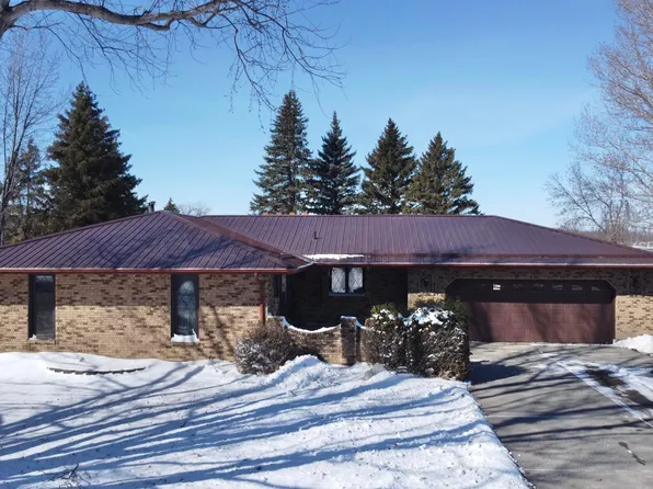 5609 17th St N, Moorhead, MN 56560