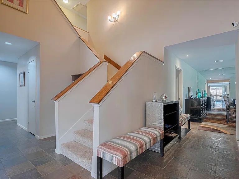 12231 Carriage Hill Dr — Photo 17