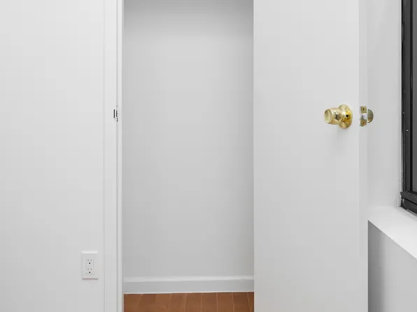 323 West 42nd Street image 7 of 12