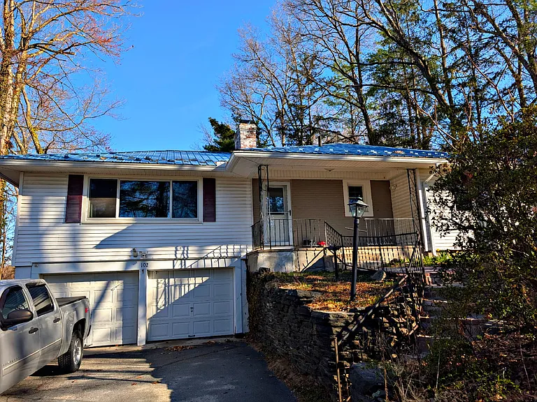 102 Rocky Hill Rd — Photo 1