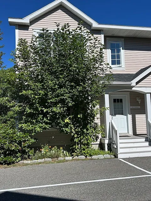 3 bed, 2.5 bath, 1200 sqft, $3,200 — Photo 2