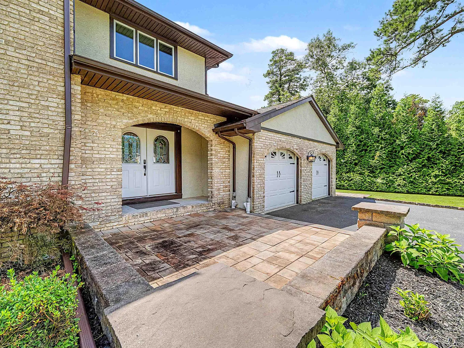 4 bed, 2.5 bath, $3,850 — Photo 2