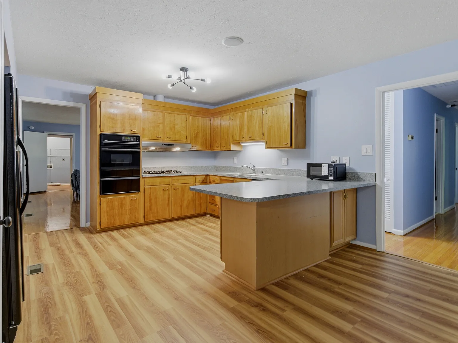 1829 Martindale Drive - 1-XL... — Photo 2
