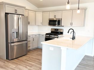 760 Oak Terrace Ave, North Liberty, IA 52317