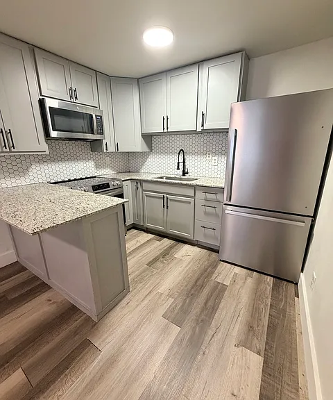 1121 Essex St #3 — Photo 4