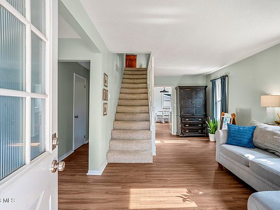 4th image of 4928 Arbor Way
