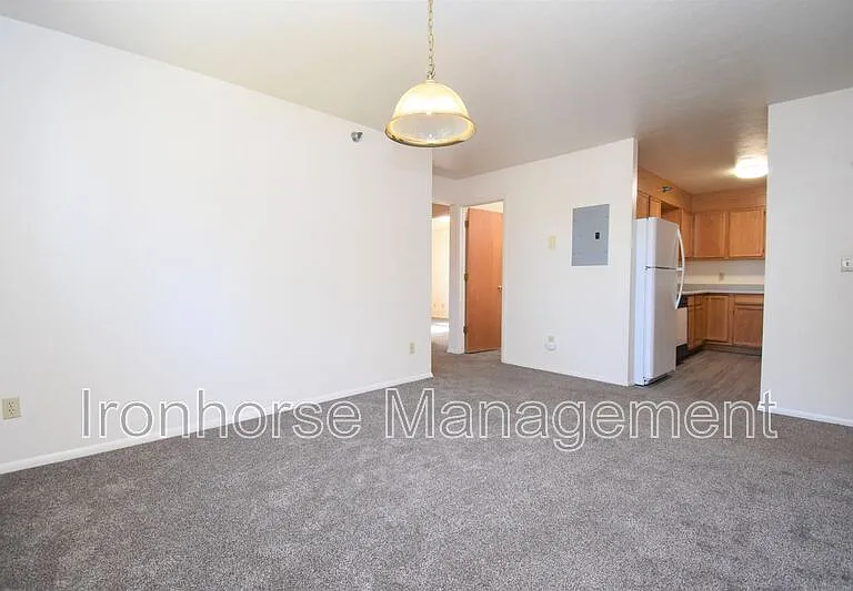 813 W Villard St #71 — Photo 8