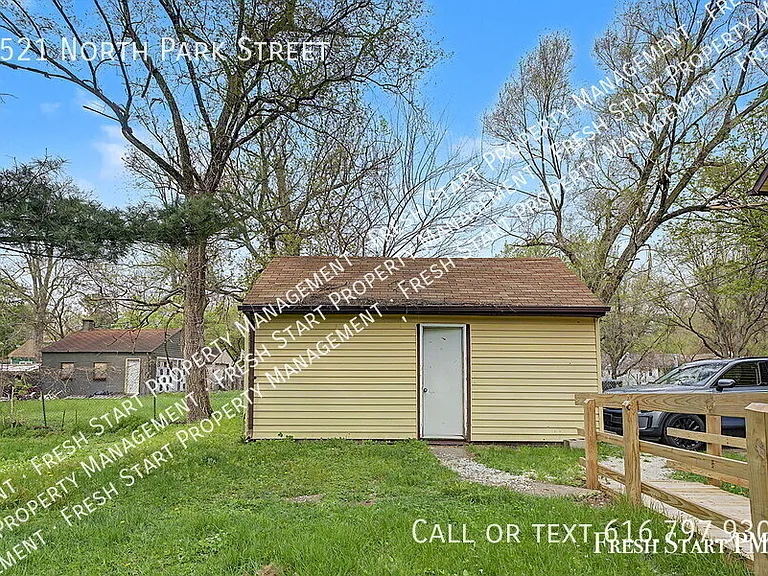 1521 N Park St — Photo 5