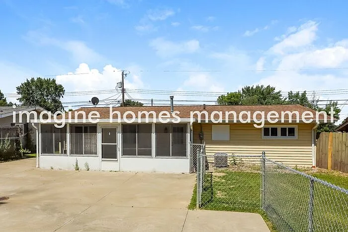 9035 Cambridge Dr — Photo 13