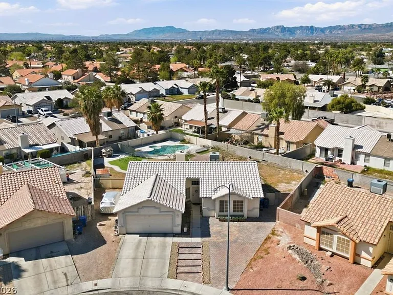 4251 Valley Royal Dr — Photo 22