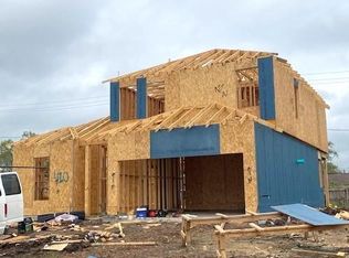 401 Magnolia St, Clute, TX 77531
