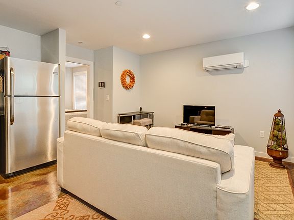 4th image of 611 Madison St APT 203