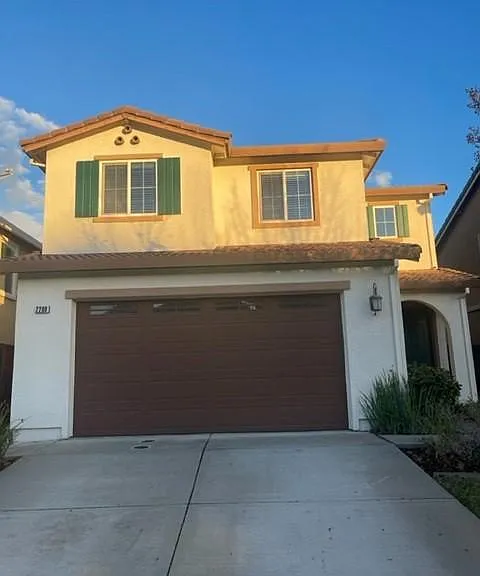 2200 Ellesmere Loop — Photo 1