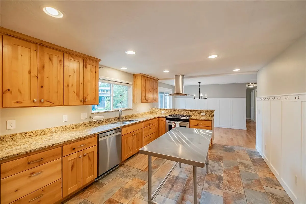 3 bed, 1635 sqft, $2,900 — Photo 1