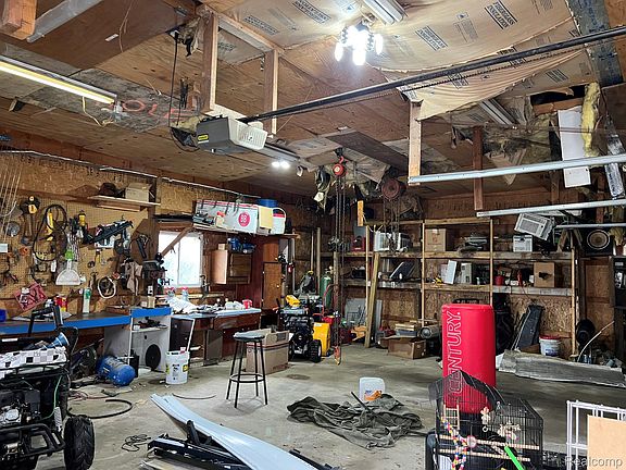 5th image of 2385 Barnes Rd