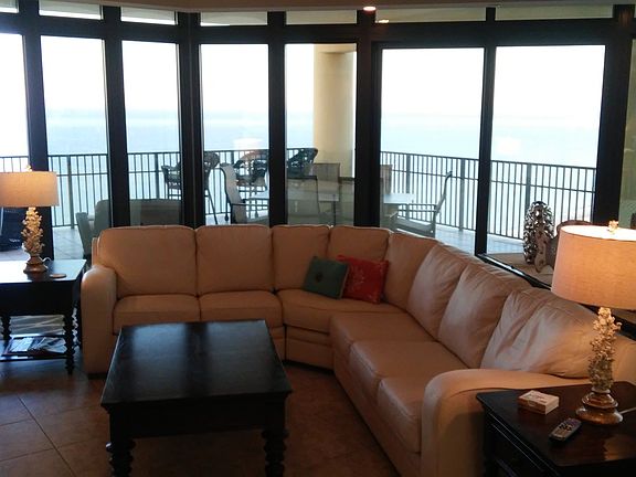 Sectional- queen pullout