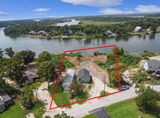 207 Riverside St, Highlands, TX 77562