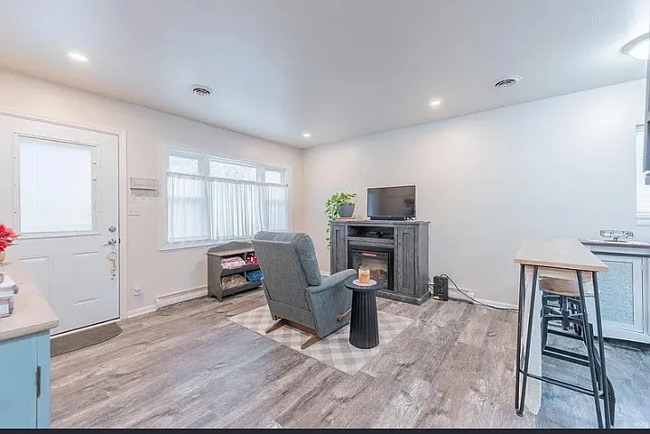 7163 & 7165 W Tulip St — Photo 11