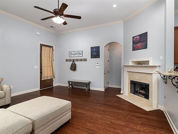 5th image of 30 Donna Lyn Dr
