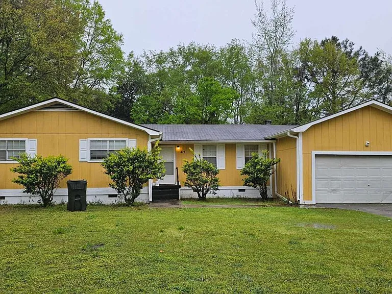 412 Vienna Cir — Photo 1