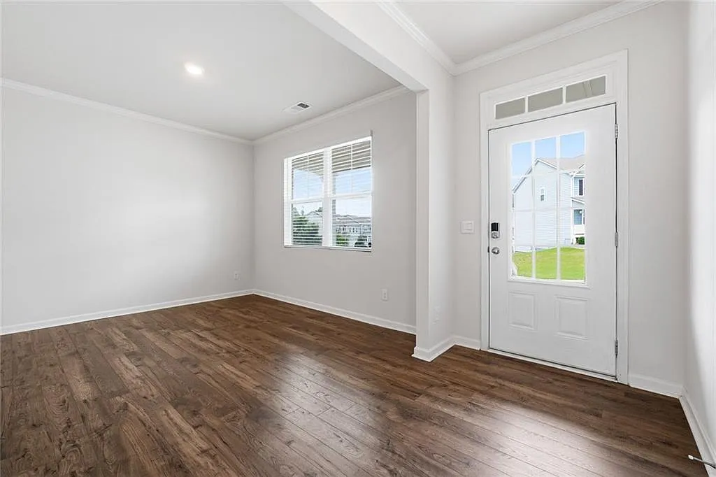 5 bed, 3.0 bath, 2613 sqft, $2,700 — Photo 3