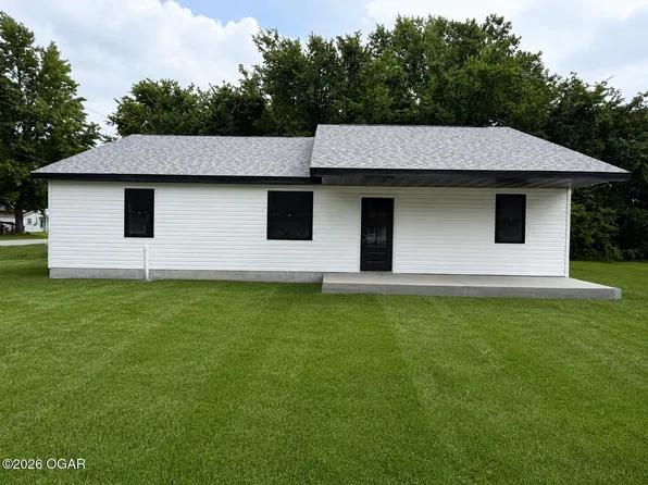 902 Walnut St, Lamar, MO 64759