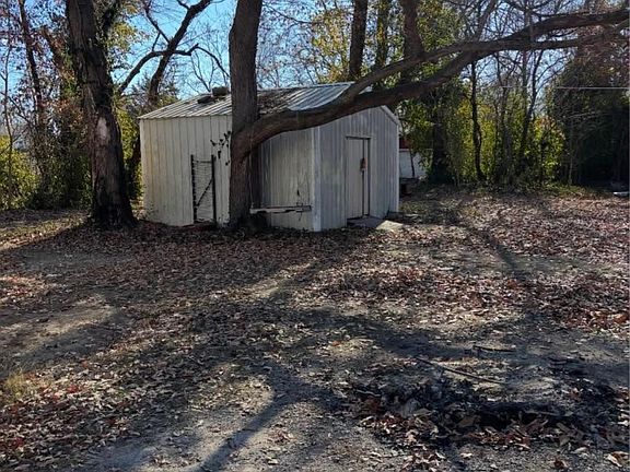 3rd image of 1010 Cutler St