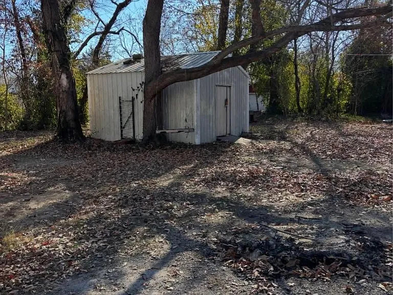 1010 Cutler St — Photo 3