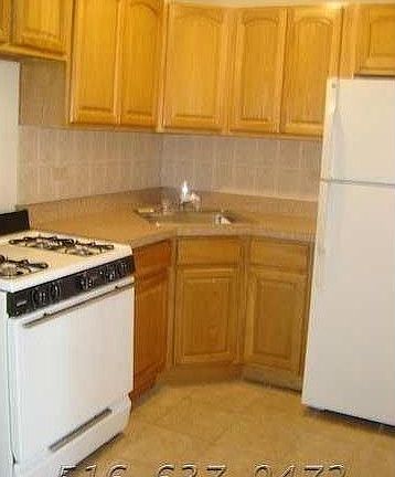 4th image of 2112 Mapes Ave