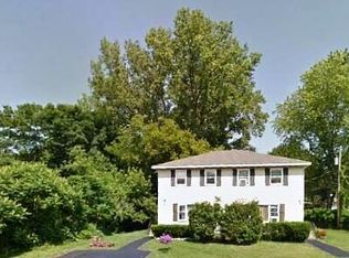 33 Venus Dr, Loudonville, NY 12211