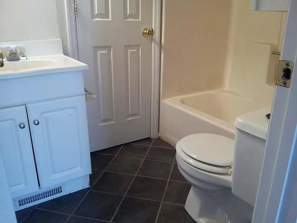 140 Doctor Cir #C — Photo 7
